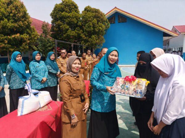 SMPN 8 Plus dan PKK Kota Sungai Penuh Berbagi
