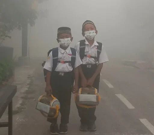 Kabut Asap Kembali Selimuti Kota Sungai Penuh, Kesehatan Anak SD dan SMP Terancam