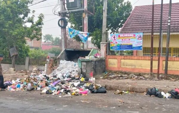 Bau Busuk Ganggu Siswa SDN 11, Pemkot Sungai Penuh Diminta Bongkar Tempat Sampah