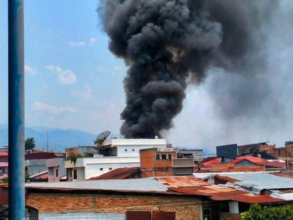Dua Rumah di Pasar Baru Sungai Penuh Terbakar, Damkar dan Sat Pol PP Berhasil Padamkan Api