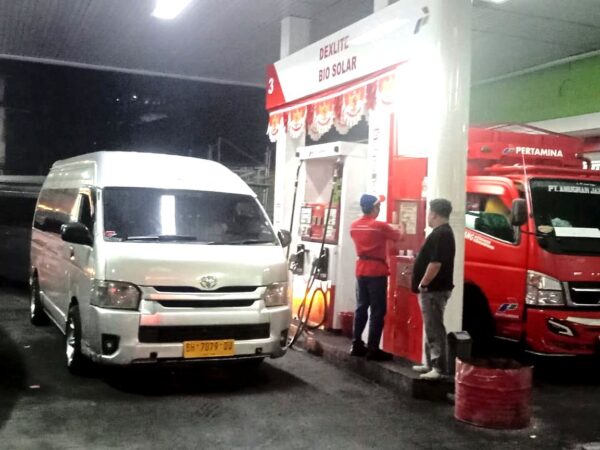 Prioritas Angkutan Umum, Antrean Solar di Pelayang Raya Berjalan Lancar