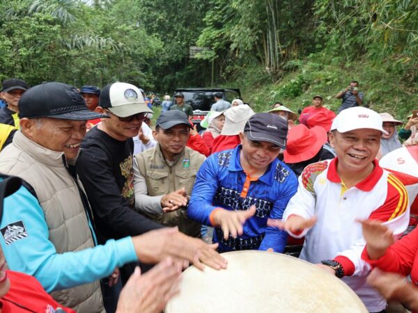Sekda Alpian Turun Langsung, Ikut Meriahkan Goro Akbar di Pondok Tinggi