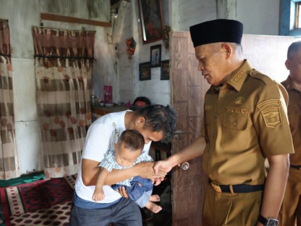 Wakil Wali Kota Sungai Penuh Salurkan Bantuan untuk Balita Stunting